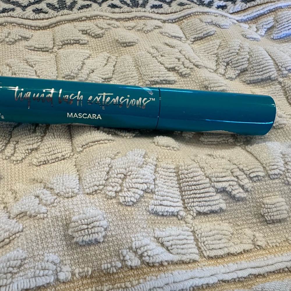Thrive Causemetics Liquid Lash Extensions Tubing Mascara in Crystal-brown/black